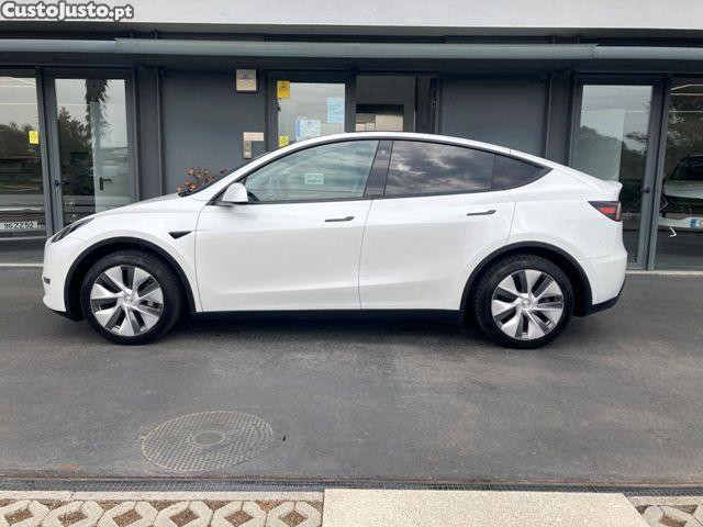 Tesla Model Y Long Range Dual Moto — fotografia 26