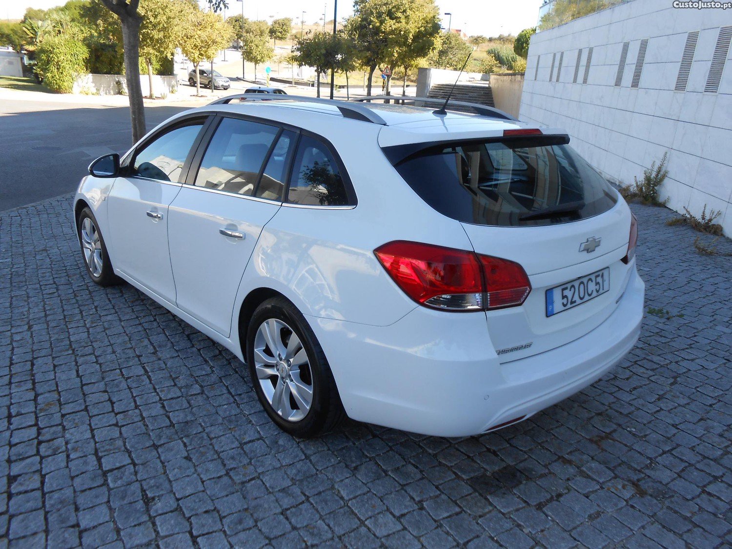 Chevrolet Cruze SW 1.7 VCDI LT - 13 — photo 4