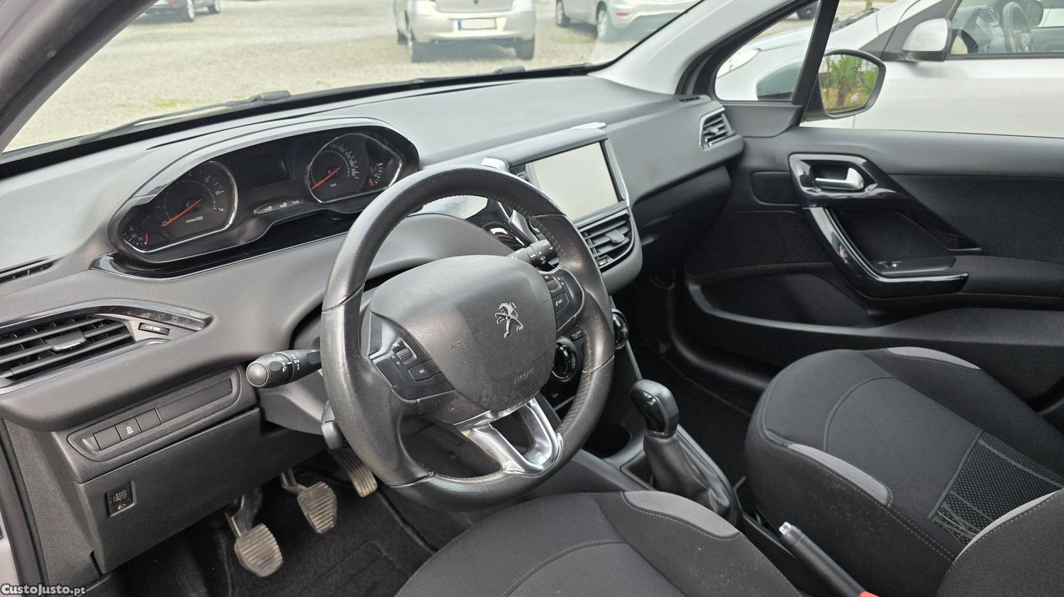 Peugeot 208 1.0 VTi 68cv — fotografia 8