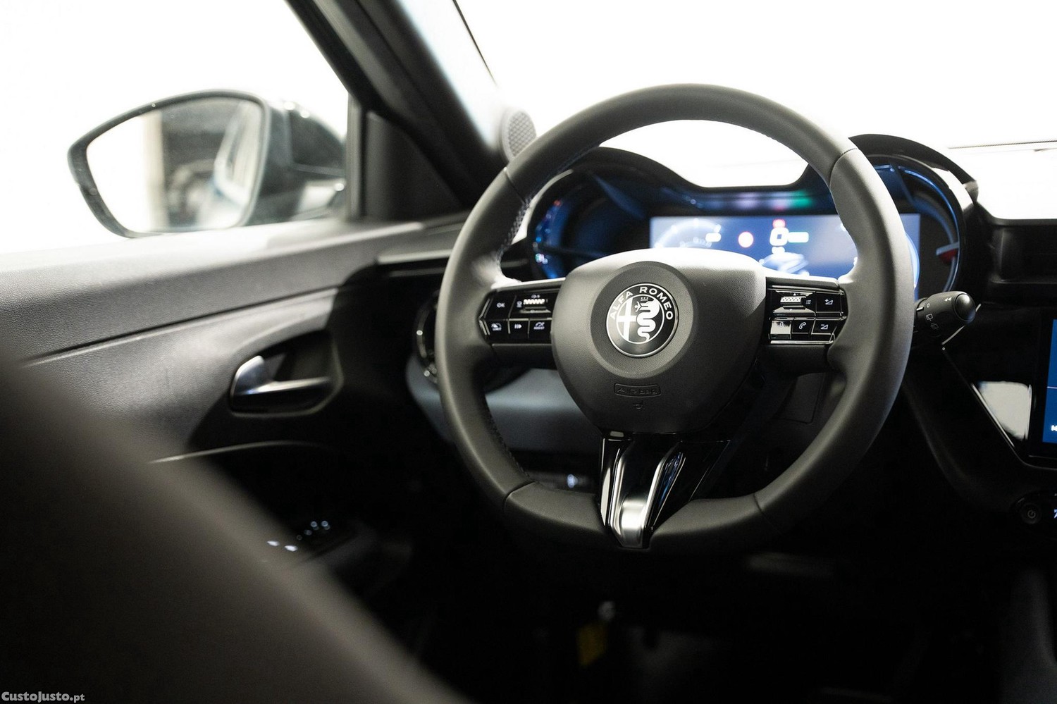 Alfa Romeo Junior 54 kWh Intensa — fotografia 17