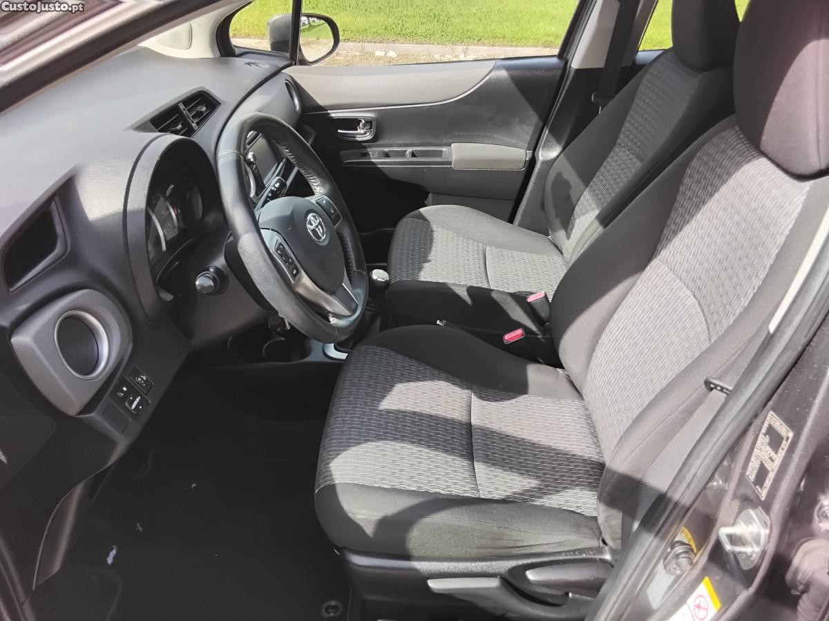 Toyota Yaris 1000 vvti Active + ac — fotografia 3
