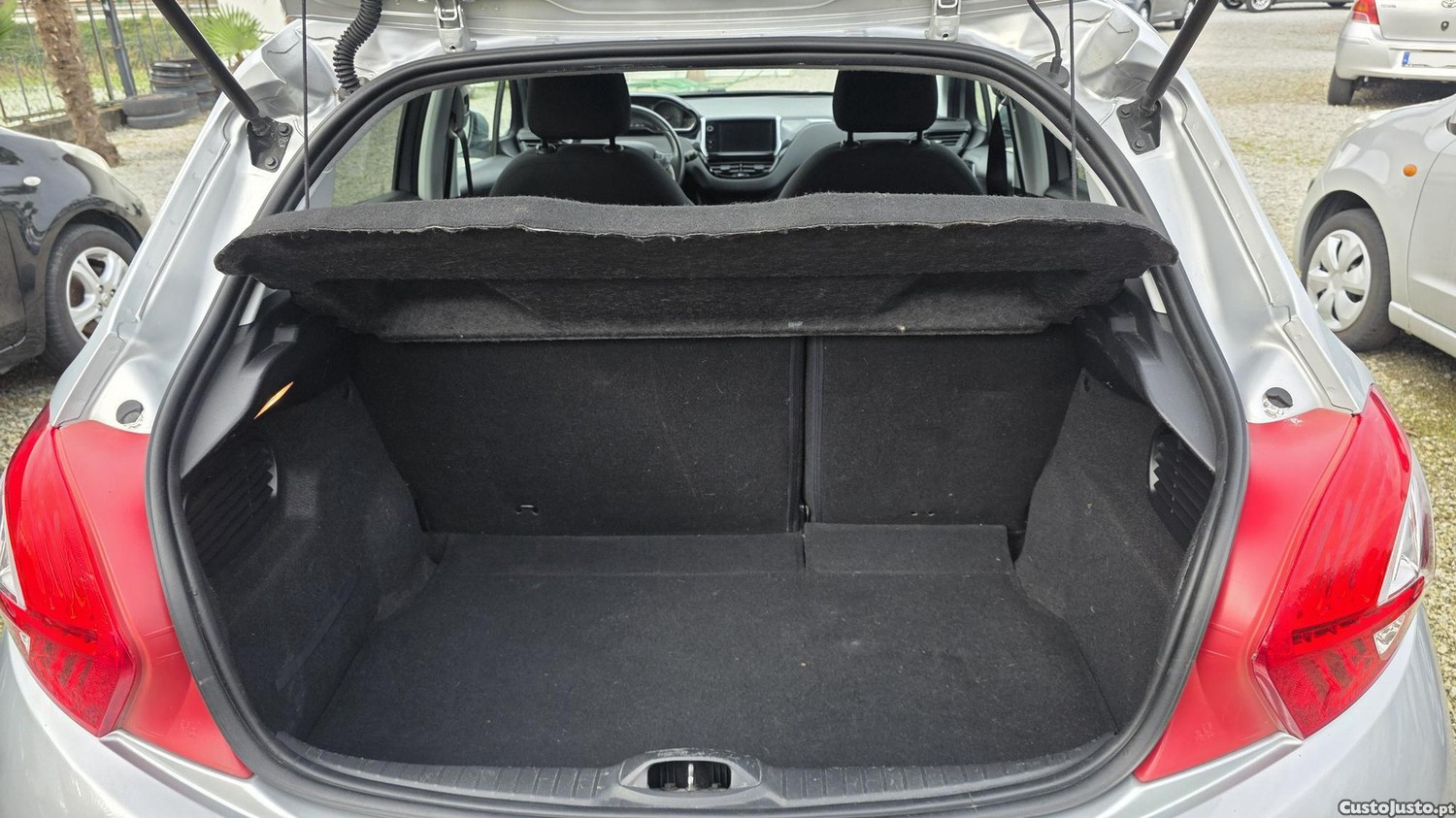Peugeot 208 1.0 VTi 68cv — fotografia 2