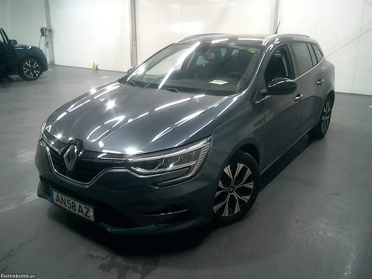 Renault Mégane Sport Tourer 1.3 TCe Limited 140cv - 21 — photo 2