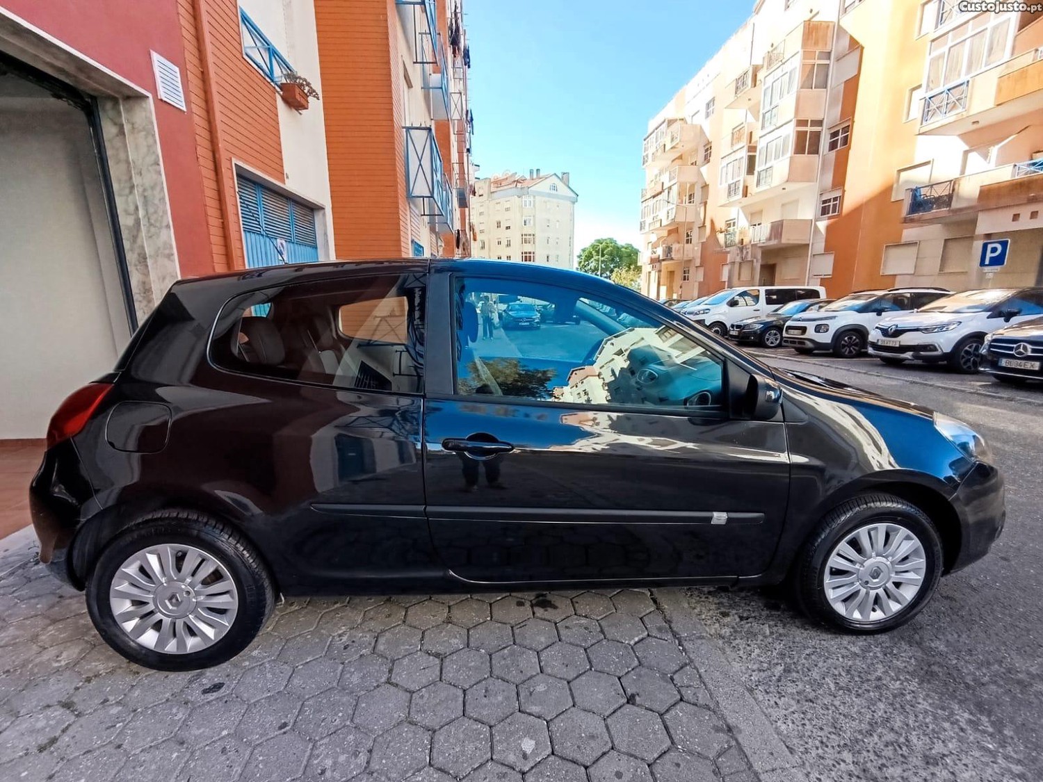 Renault Clio 1.2 TCe 100 CV 3 Portas Nacional - 10 — photo 5