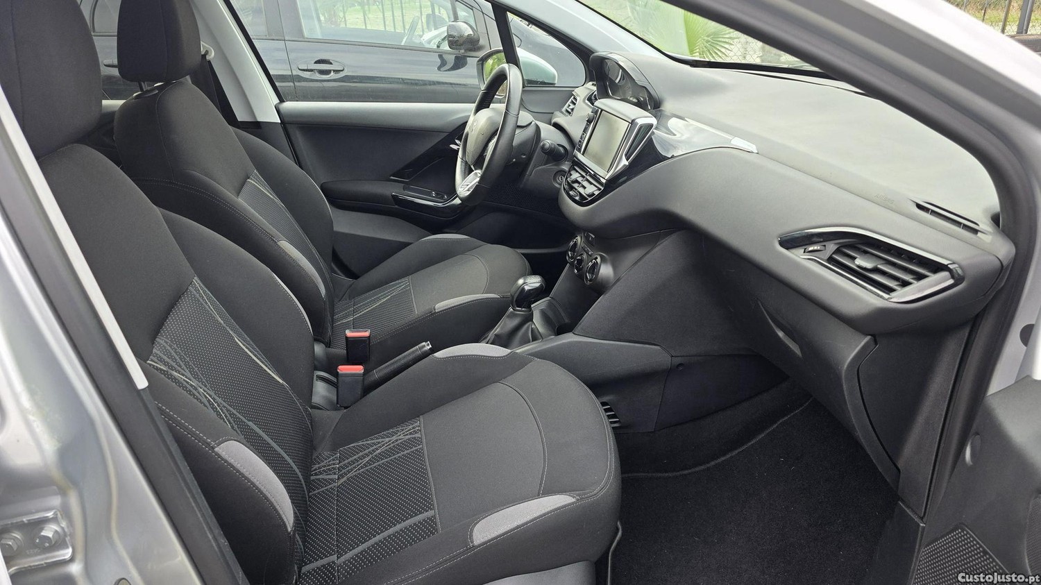 Peugeot 208 1.0 VTi 68cv — fotografia 3