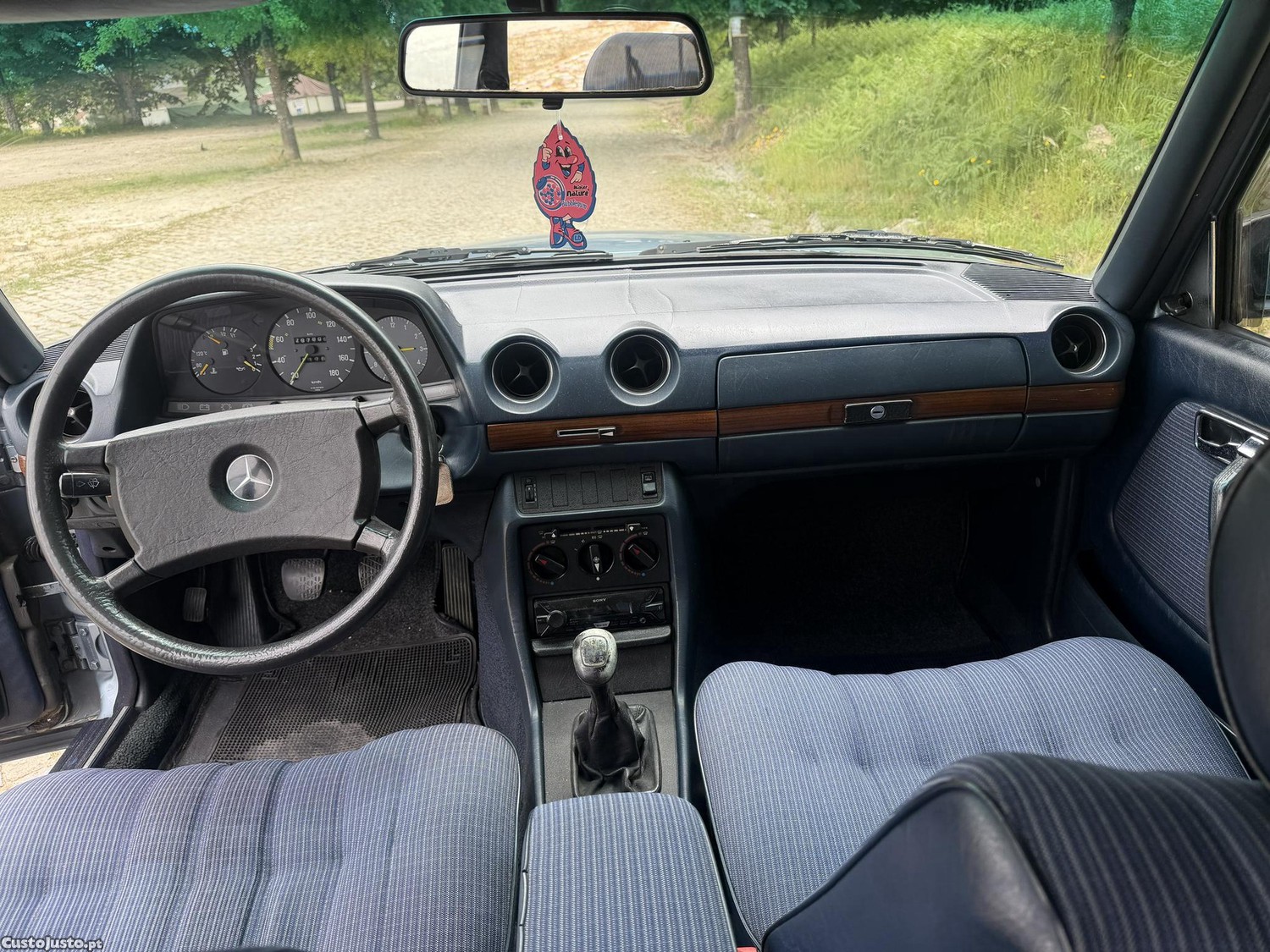 Mercedes-Benz 300 D — fotografia 6