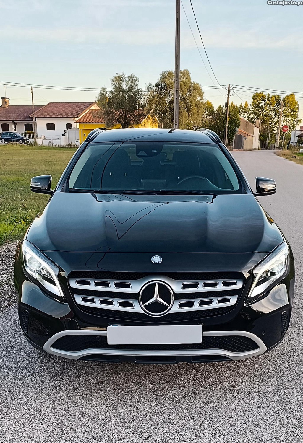 Mercedes-Benz GLA 180 Urban- Excelente estado - 17 — photo 2