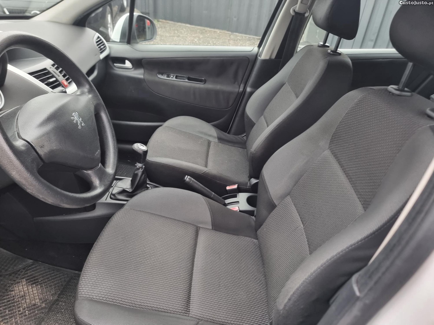 Peugeot 207 1.6 HDI — fotografia 14