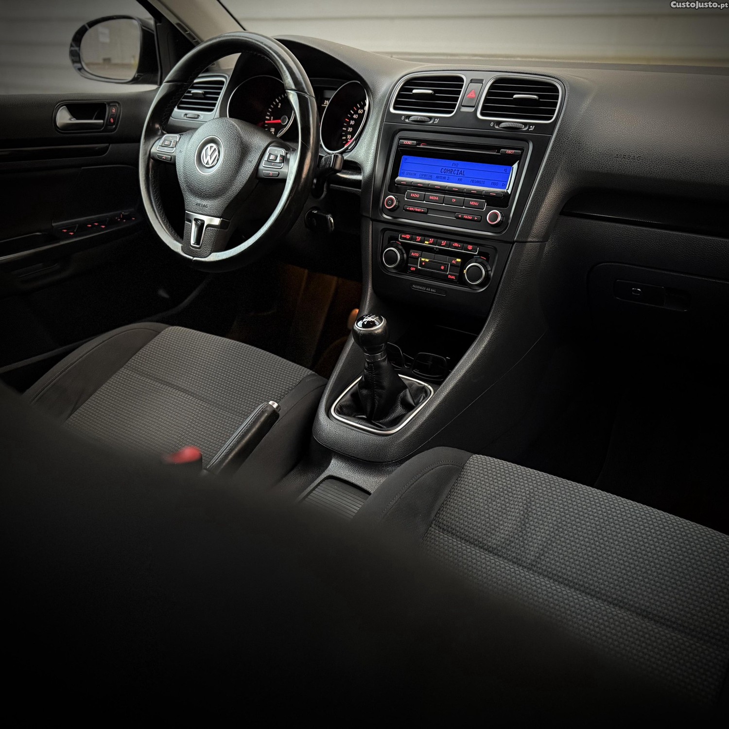Volkswagen Golf 1.6 TDI Variant Highline — fotografia 9