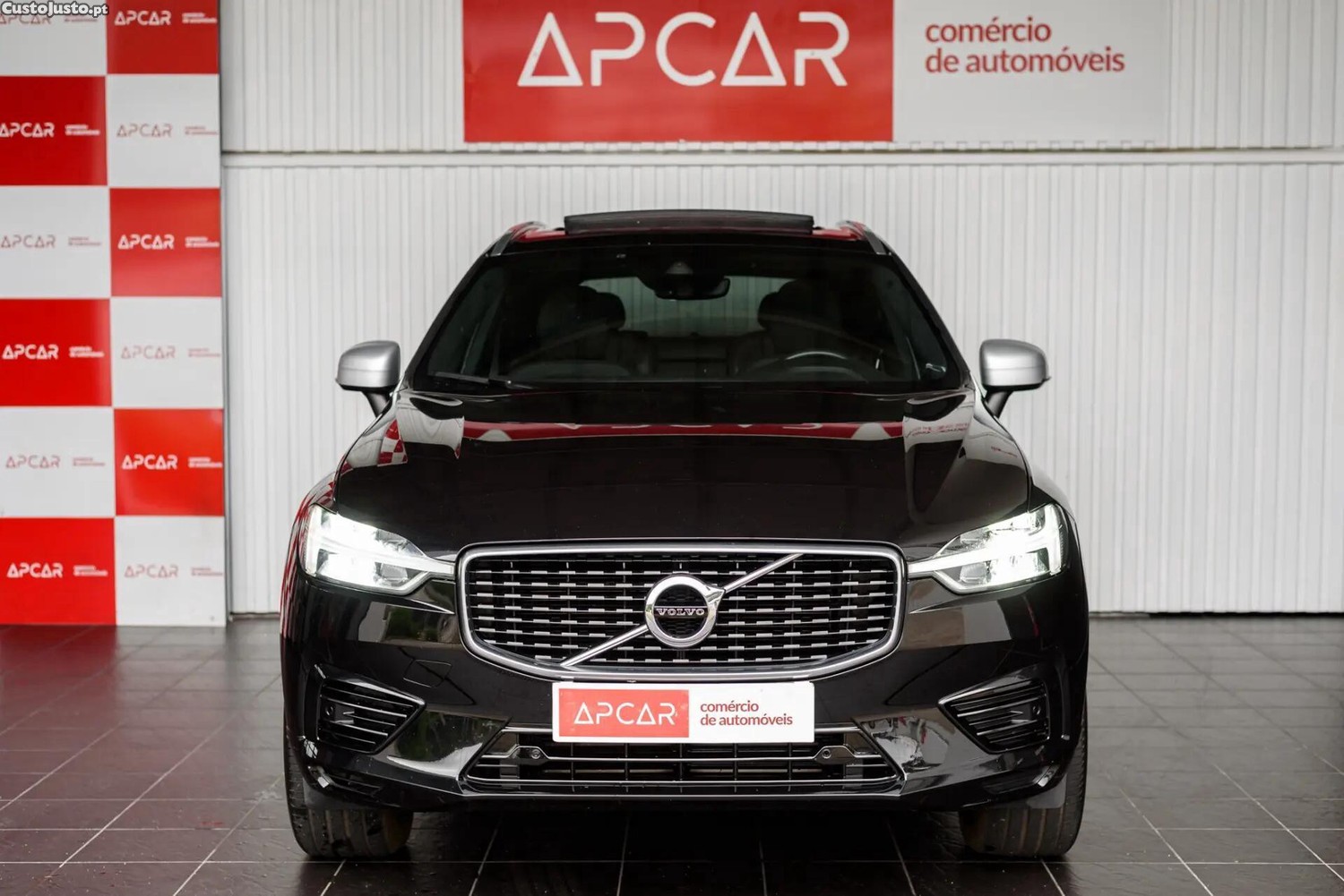 Volvo XC60 2.0 T8 PHEV R-Design AWD - 19 — photo 2