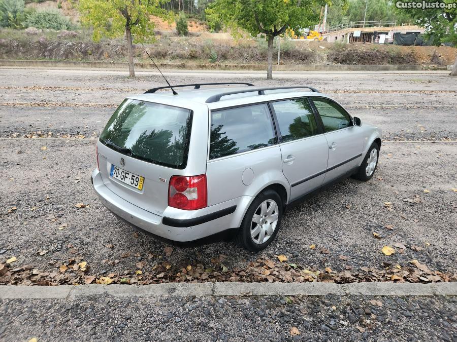 Volkswagen Passat 1.9 TDi Trendline — fotografia 11
