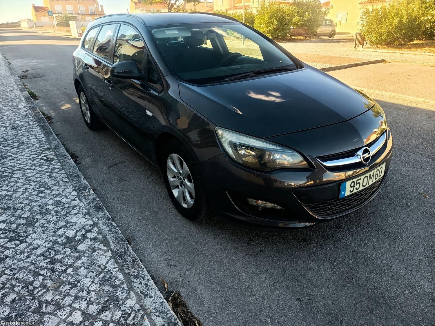 Opel Astra Sports Tourer - 14 — photo 3