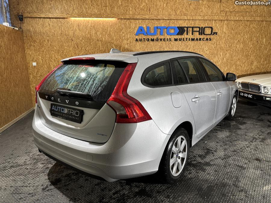 Volvo V60 1.6 D2 Momentum Eco — photo 3