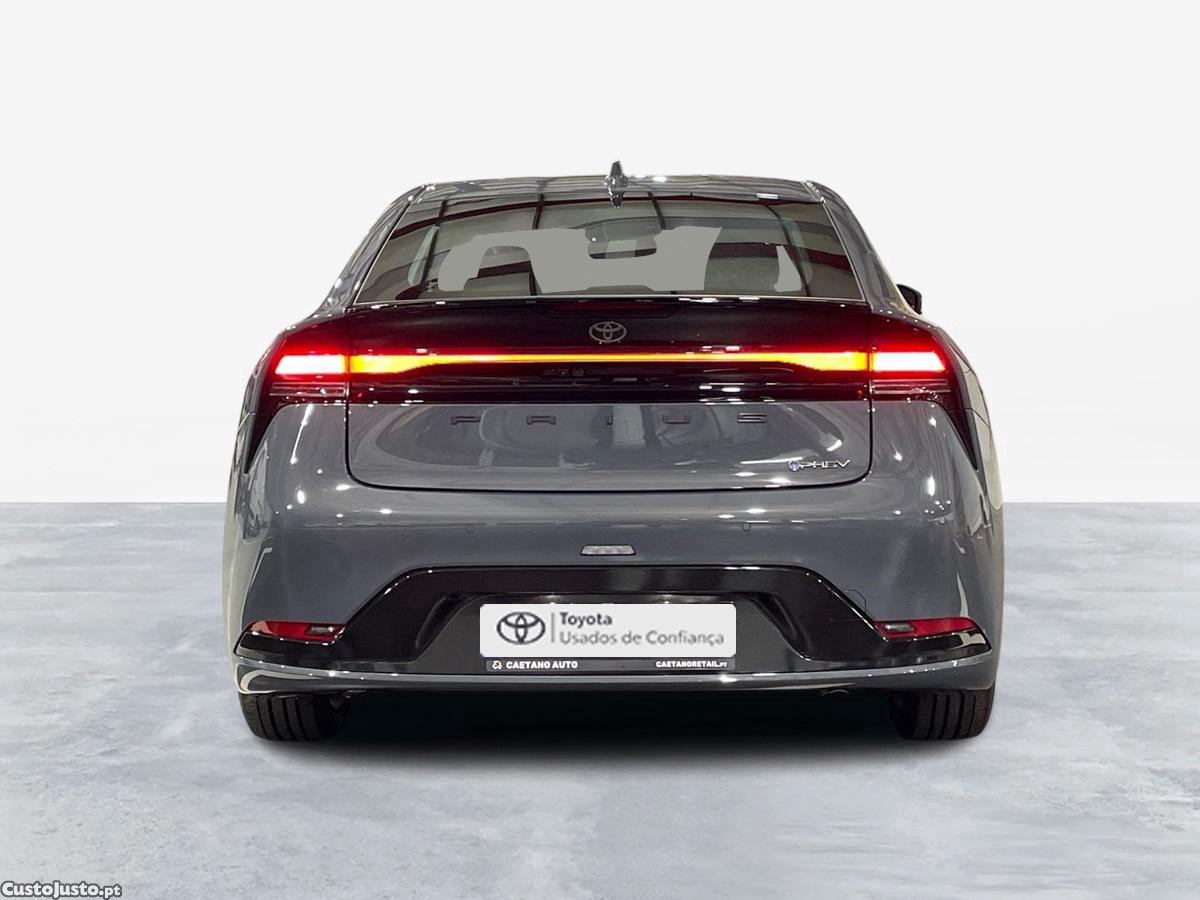 Toyota Prius Prius 2.0 Plug-in Luxury - 24 — photo 4
