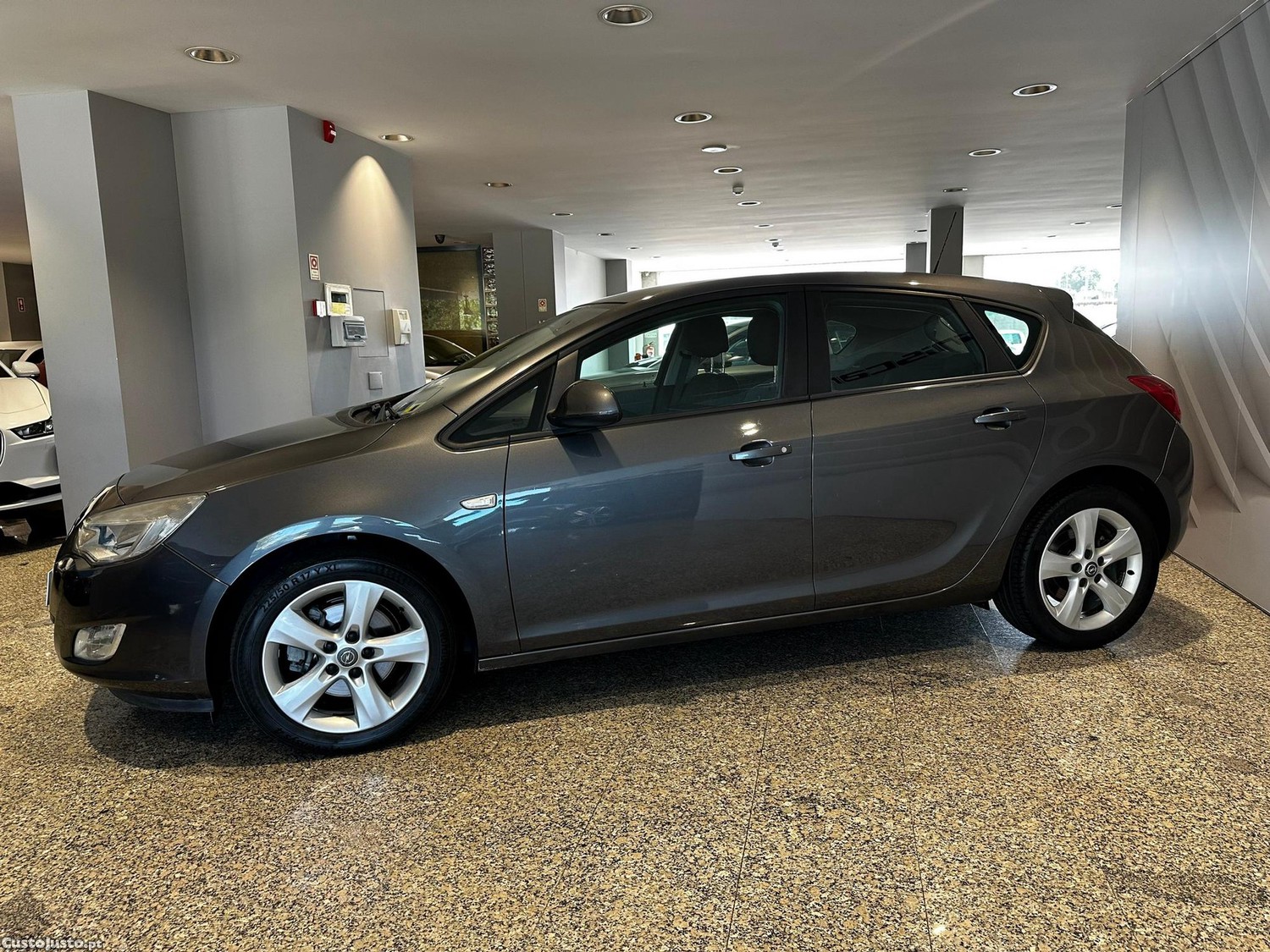 Opel Astra 1.7 CDTi Enjoy Start/Stop - 10 — photo 4