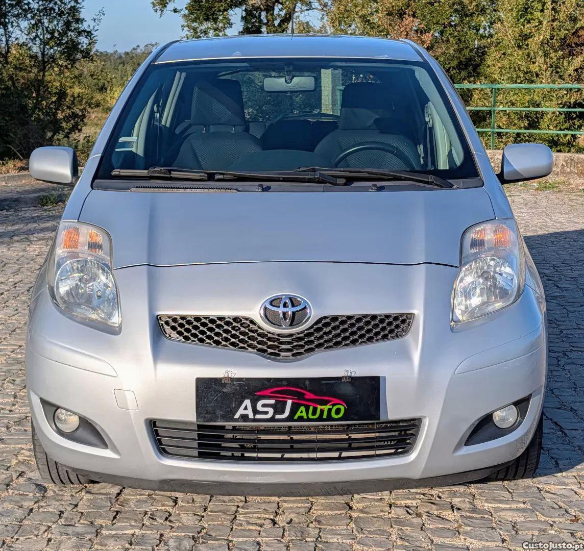 Toyota Yaris 1.0 vvt-i comfort - 09 — photo 3