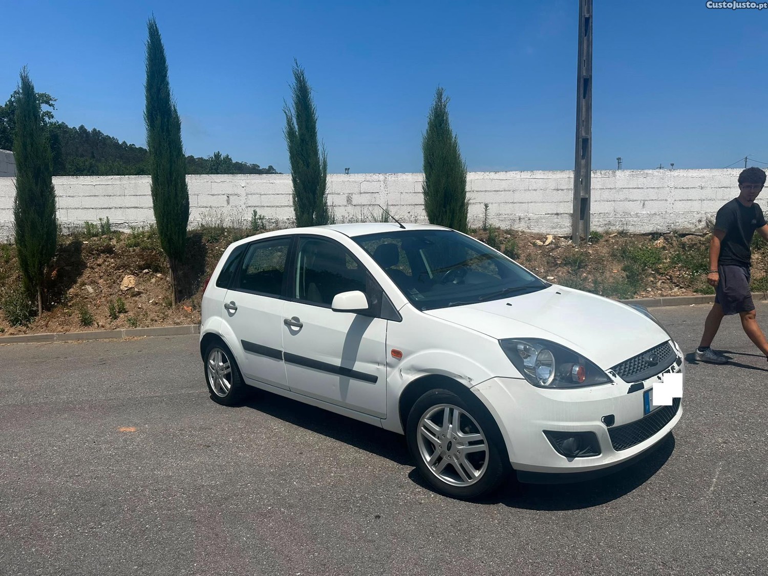 Ford Fiesta 1.4 TDCI - REVISÃO FEITA - 06 — photo 2
