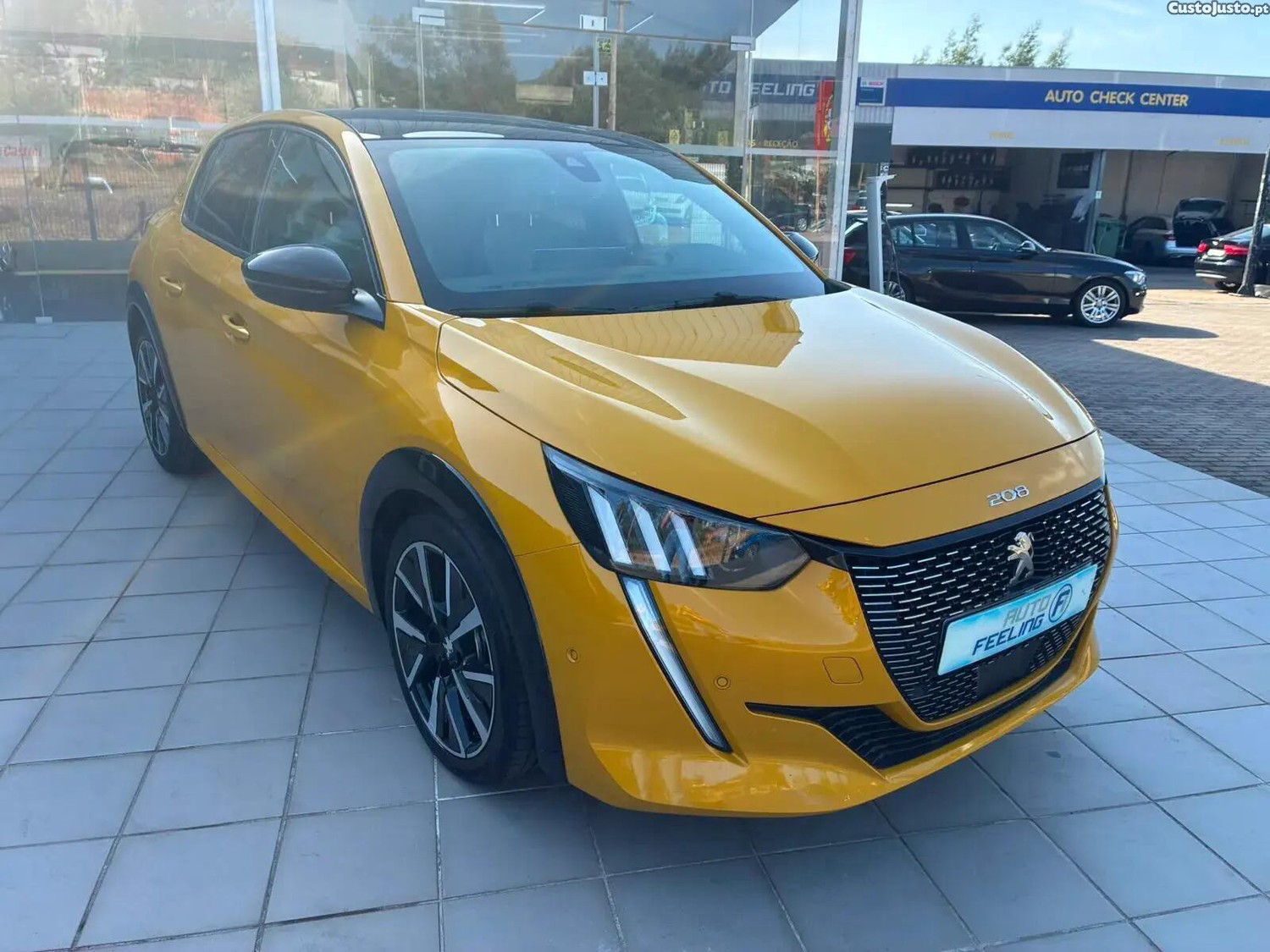 Peugeot 208 1.5 BlueHDi GT Pack - 21 — photo 4