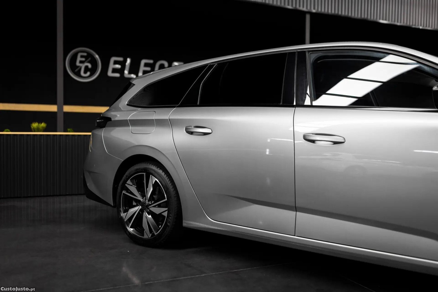 Peugeot 308 1.6 Hybrid Allure Pack e-EAT8 - 23 — photo 4