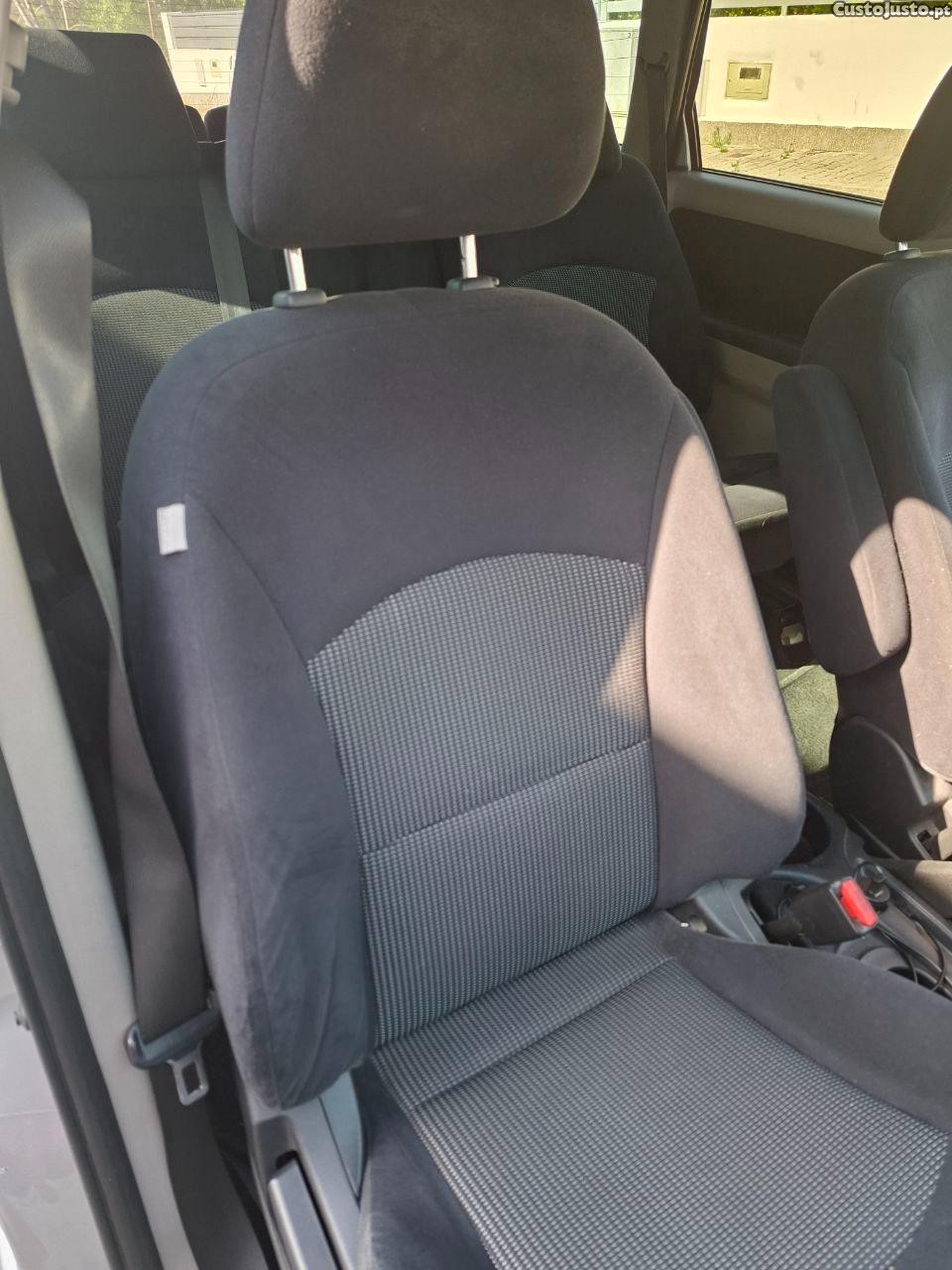Mitsubishi Grandis 2.0 DI-D — photo 4