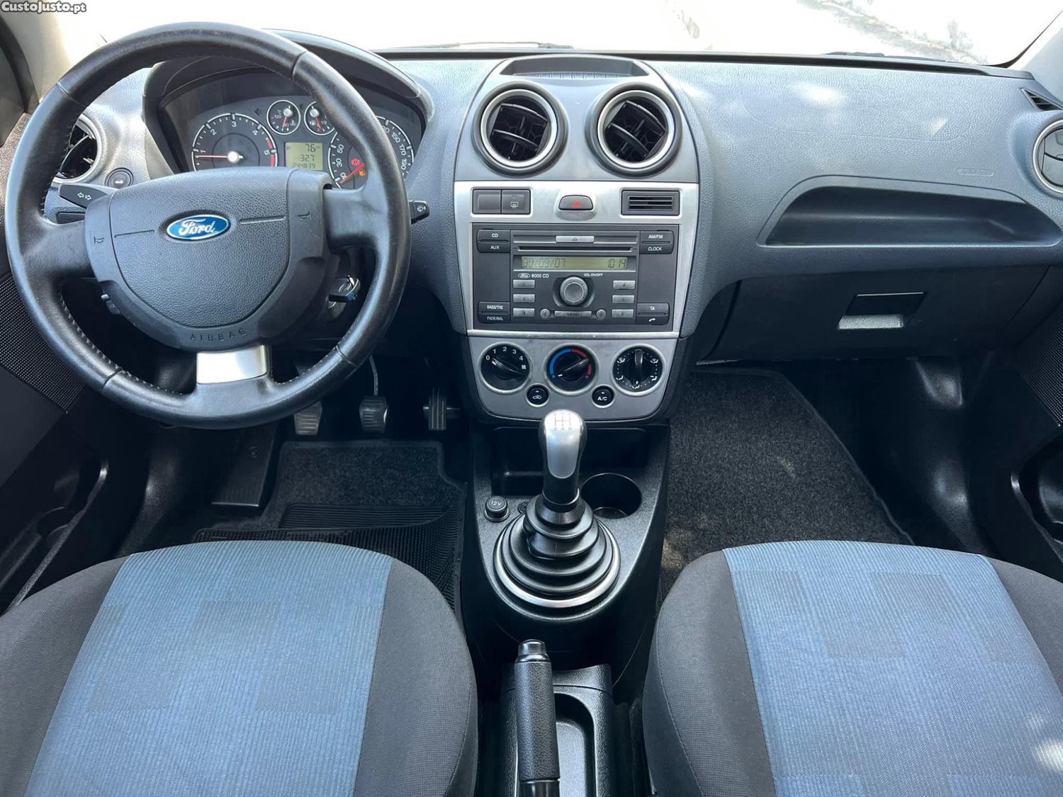 Ford Fiesta 1.4 tdci — fotografia 4