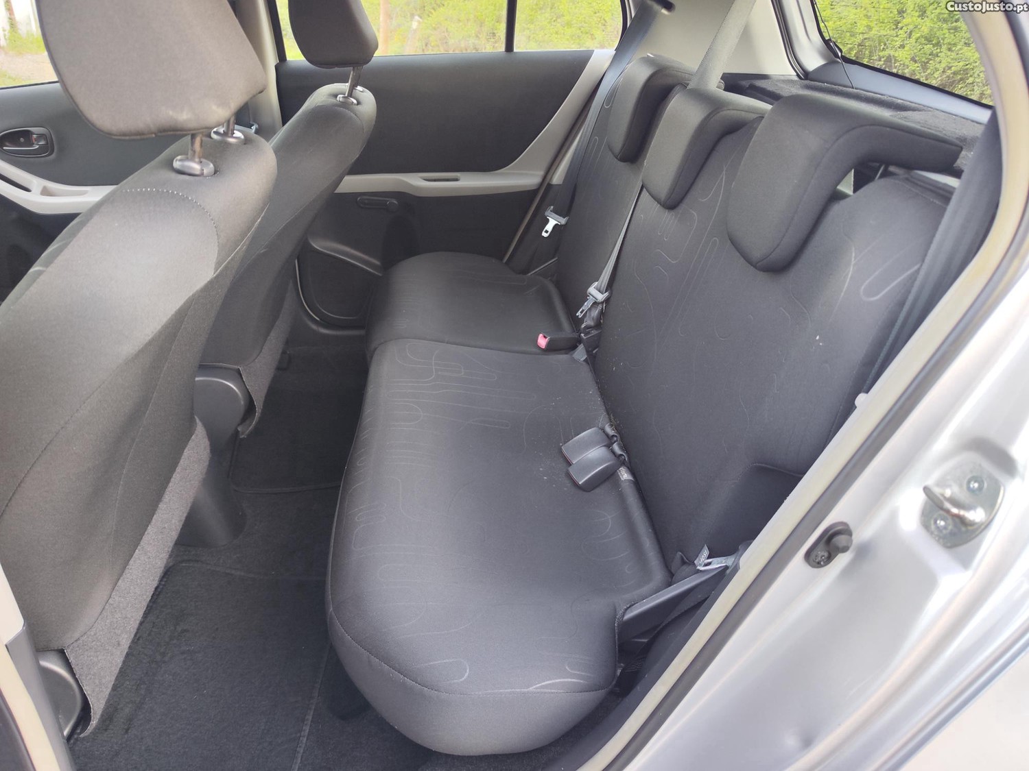 Toyota Yaris 1.33vvti 16v - 101cv - Caixa 6 vel. — fotografia 5