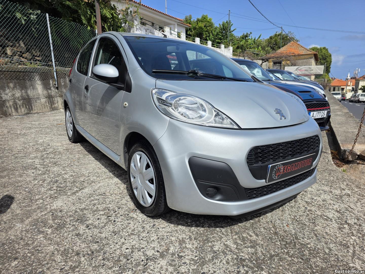 Peugeot 107 1.0 Trendy - 12 — photo 2