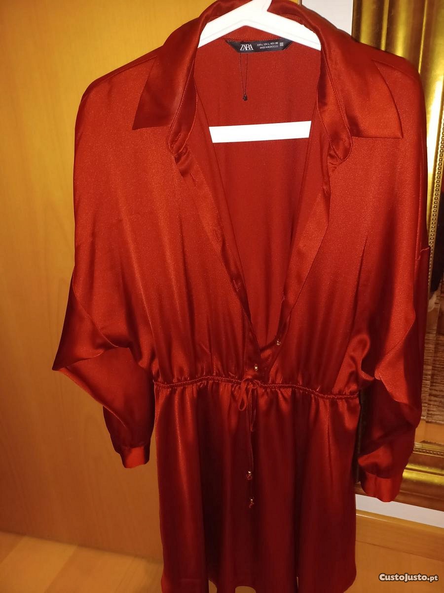 Vestido vermelho acetinado da Zara novo