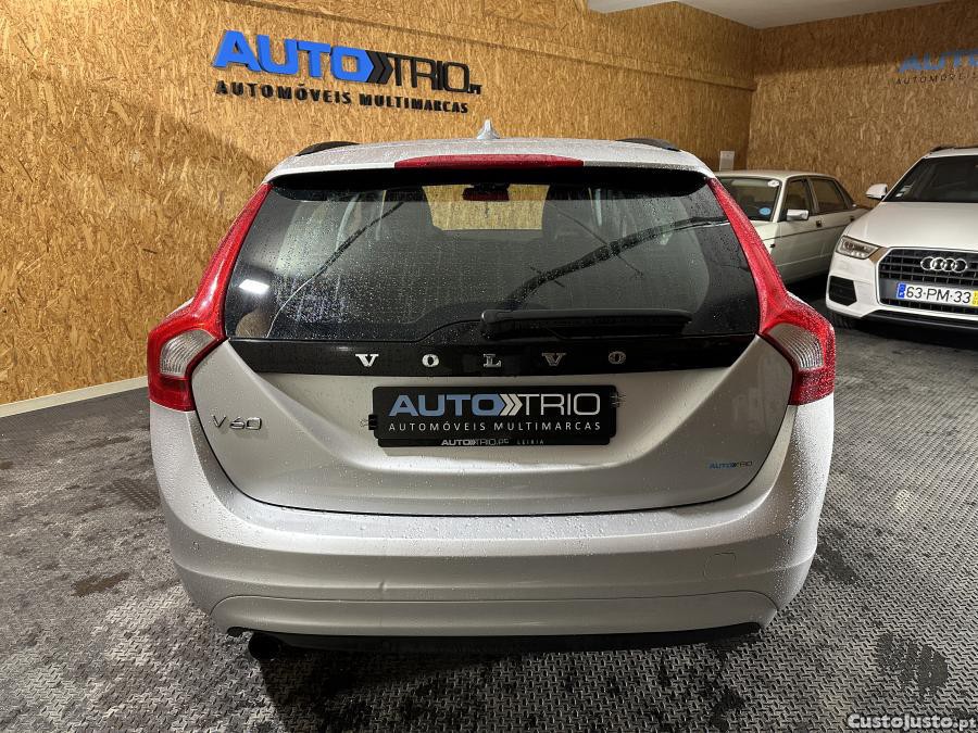 Volvo V60 1.6 D2 Momentum Eco — photo 4