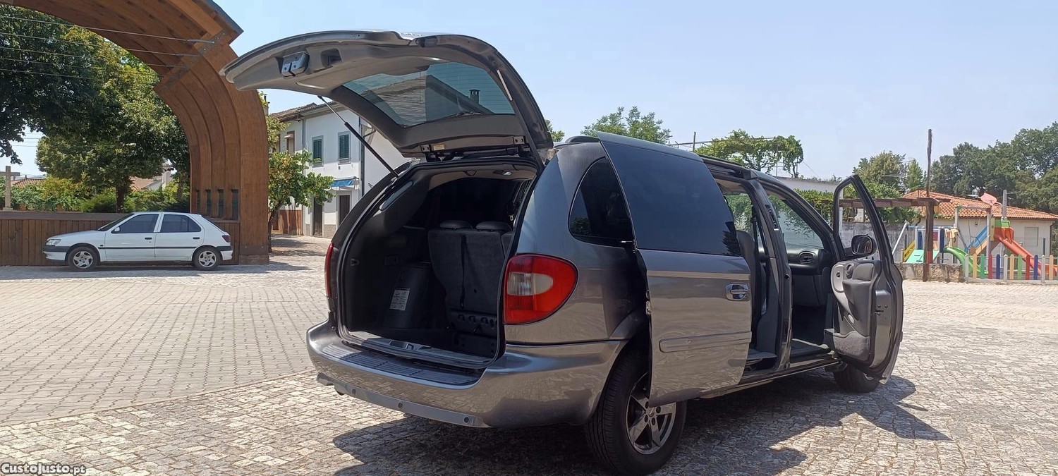 Chrysler Grand Voyager Limited 2.8 CRD Auto — fotografia 6