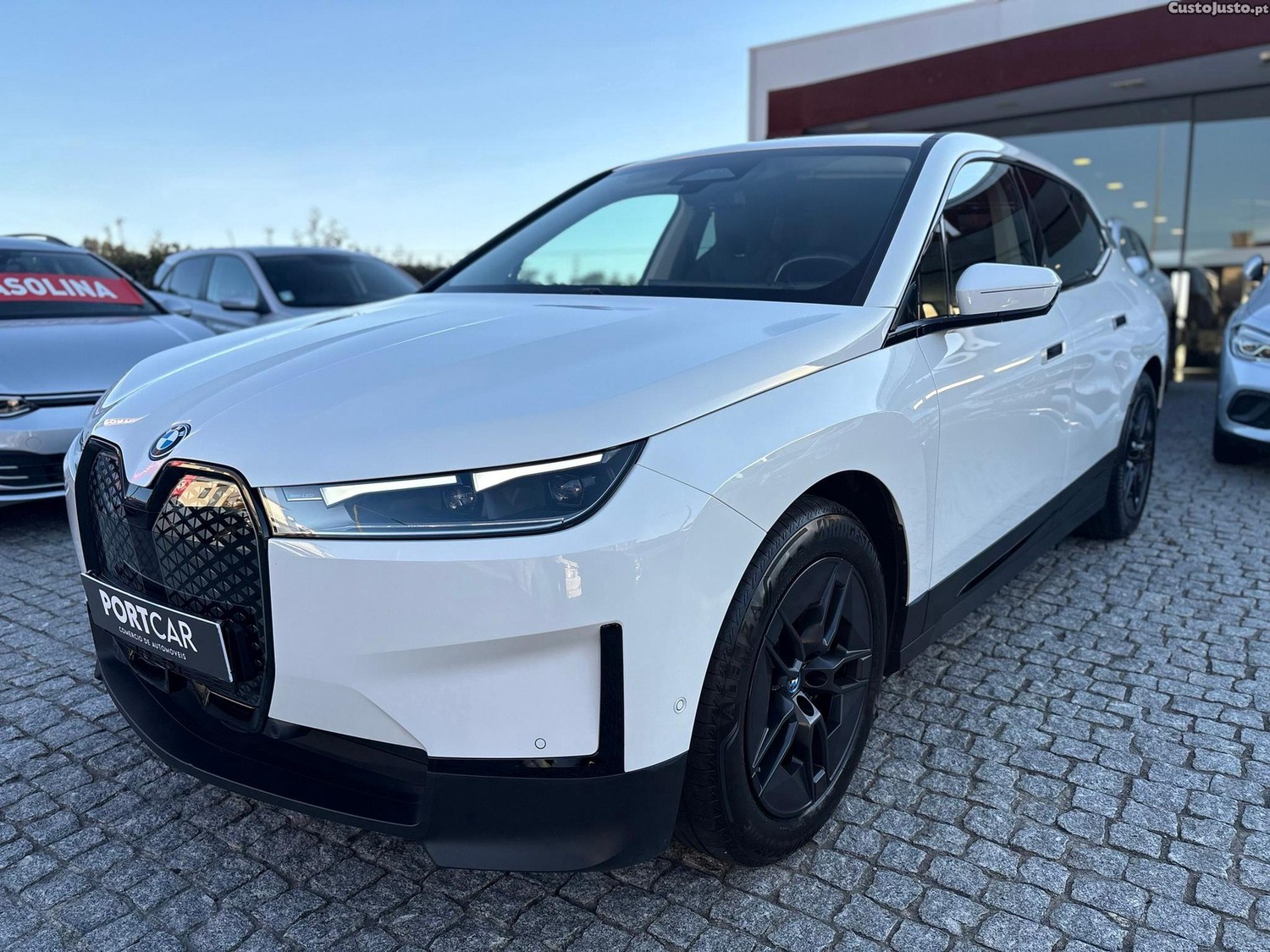 BMW iX xDrive 40 — fotografia 17