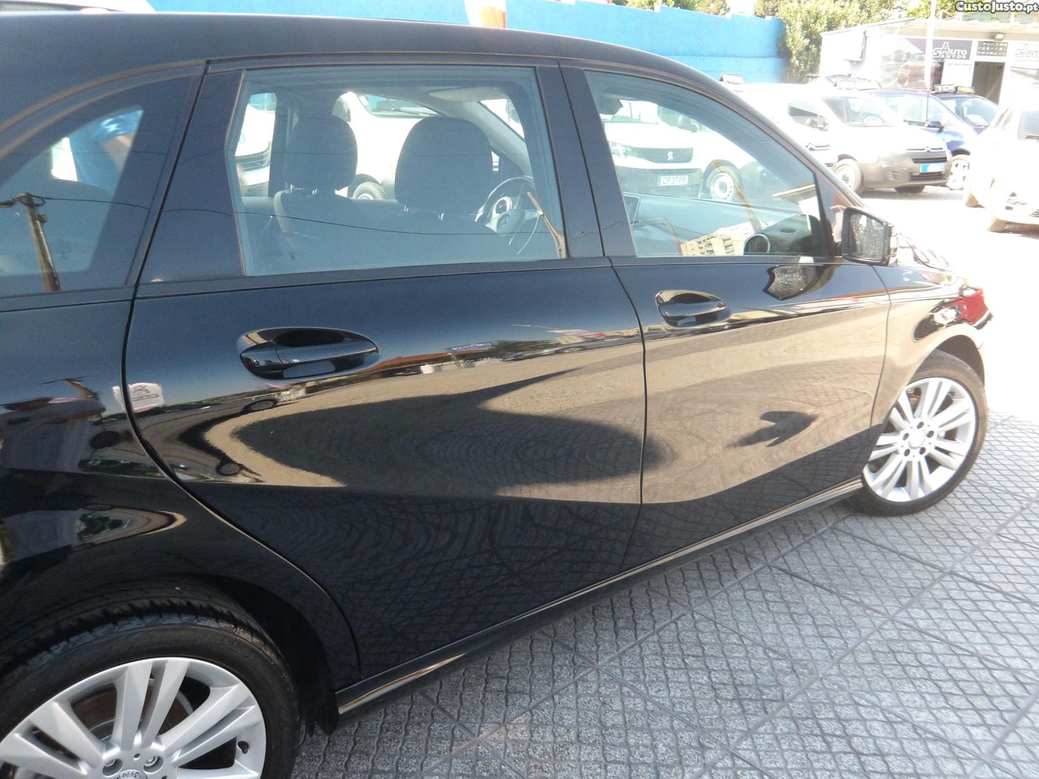 Mercedes-Benz B 180 CDI — fotografia 3