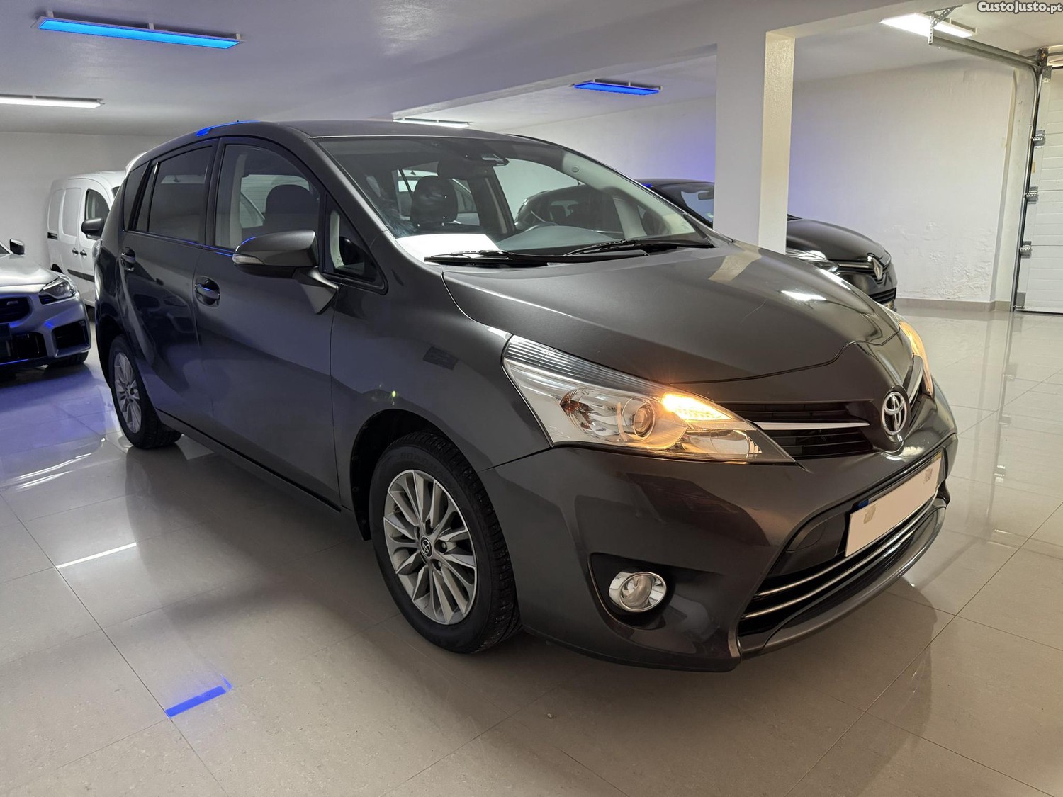 Toyota Verso 1.6 D-4D 148770 KMS 7 LUGARES NACIONAL REVISÕES EXCELENTE - 16 — photo 2