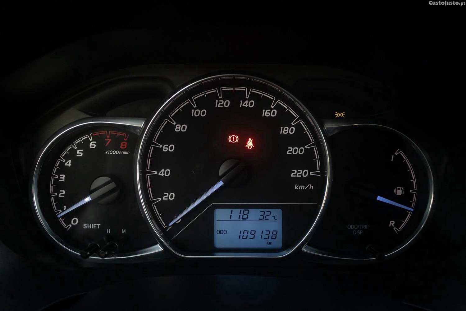 Toyota Yaris 1.0 VVT-i Comfort — fotografia 9