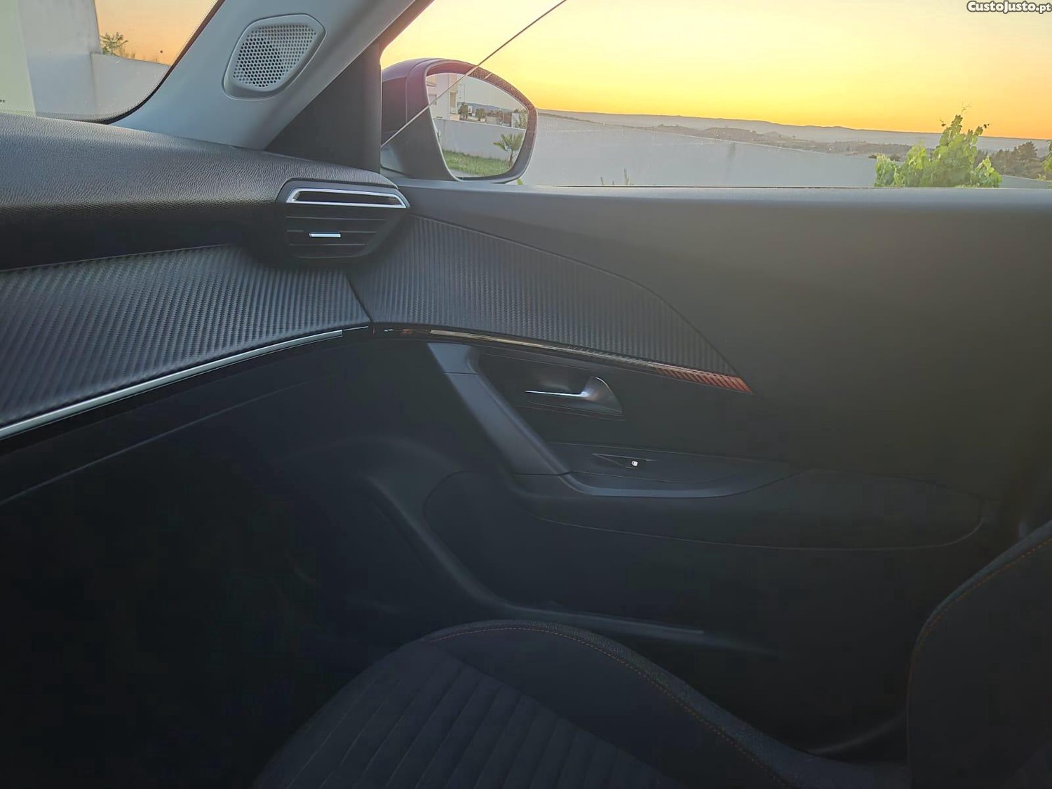 Peugeot 2008 1.2 PureTech — fotografia 10