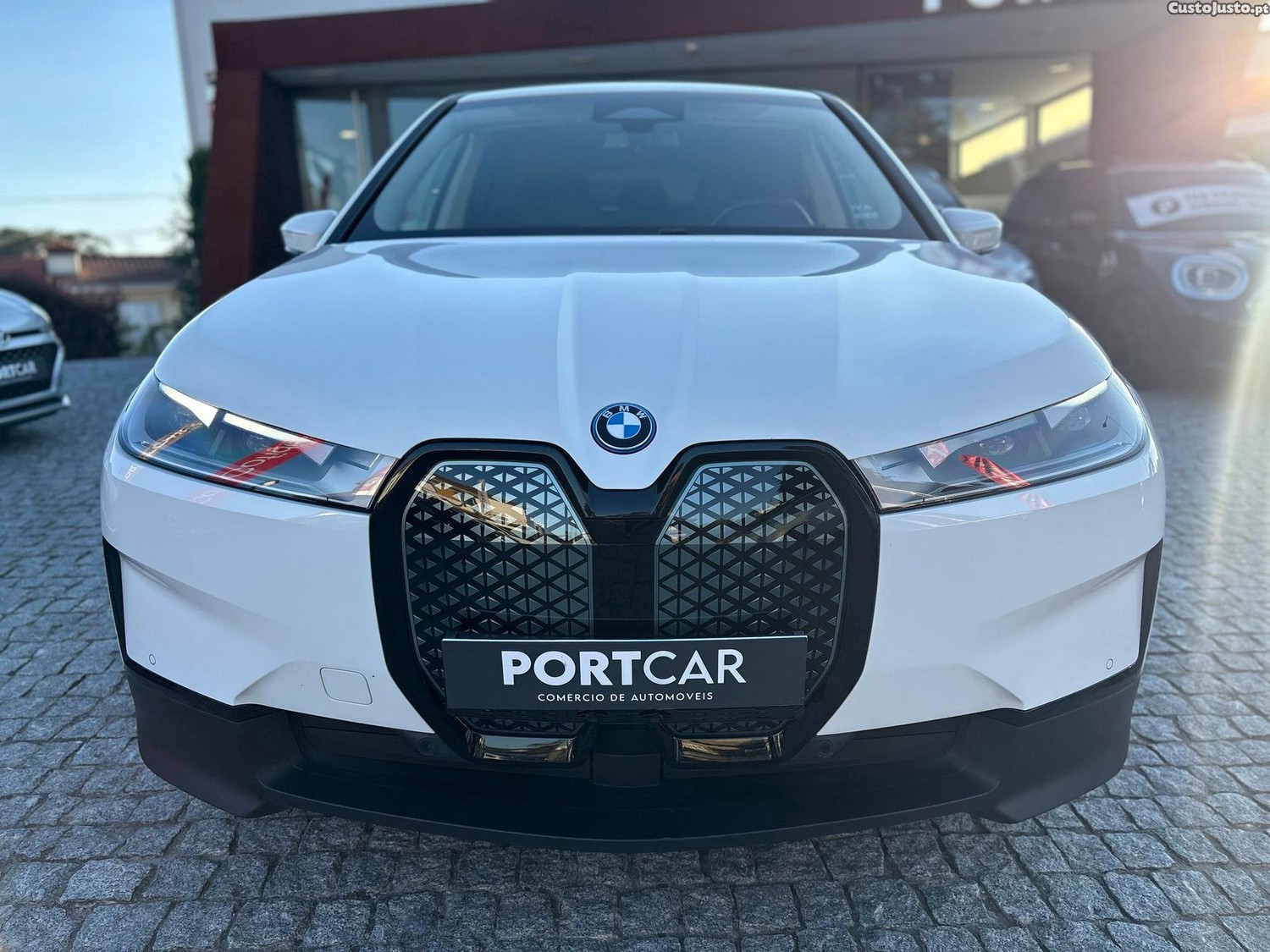 BMW iX xDrive 40 — fotografia 18