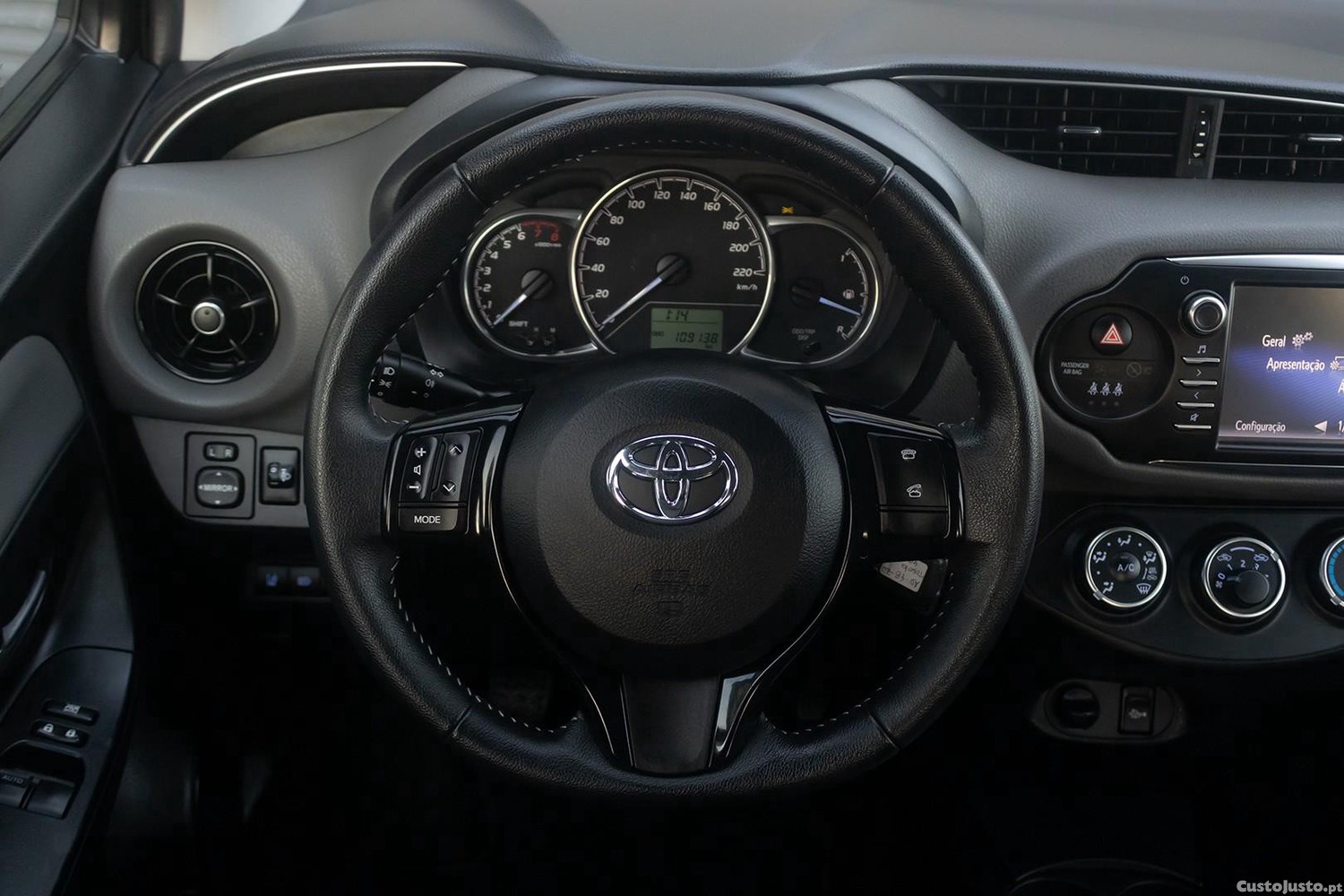 Toyota Yaris 1.0 VVT-i Comfort — fotografia 10