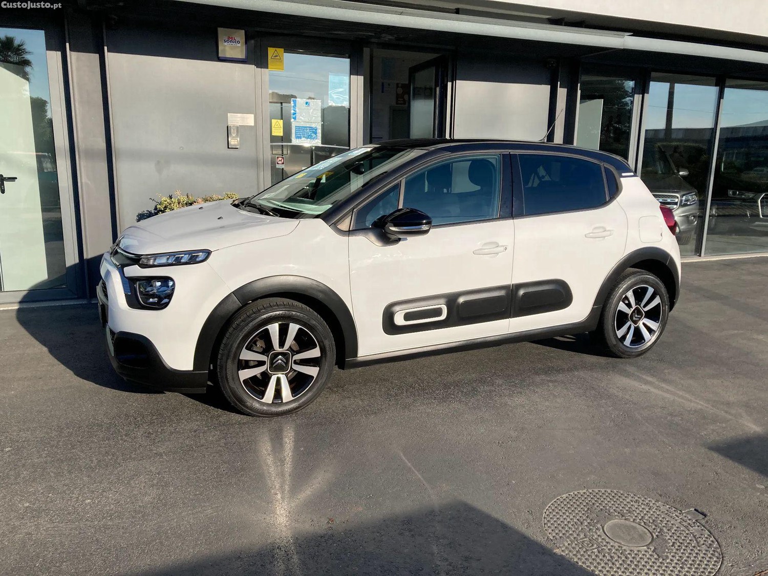 Citroën C3 Pure Tech S&S Shine - 22 — photo 4