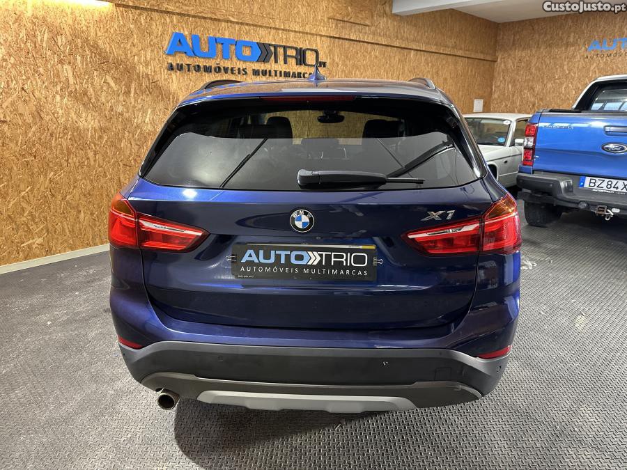 BMW X1 18 d sDrive Advantag — fotografia 17