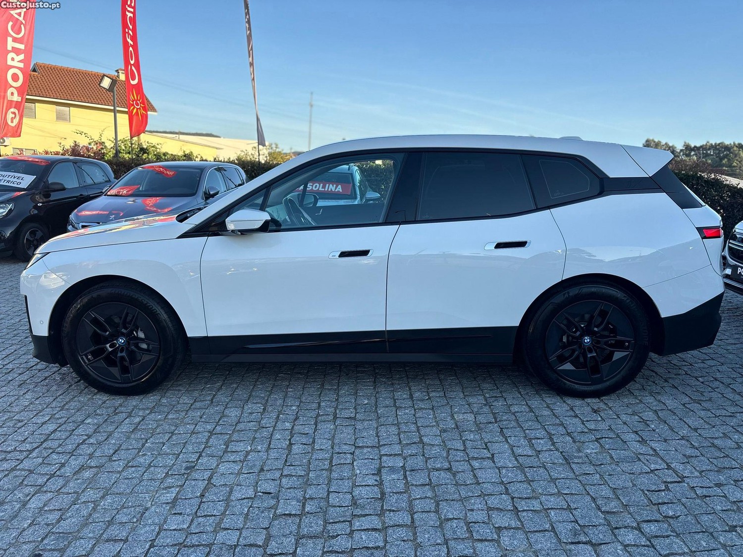 BMW iX xDrive 40 — fotografia 15