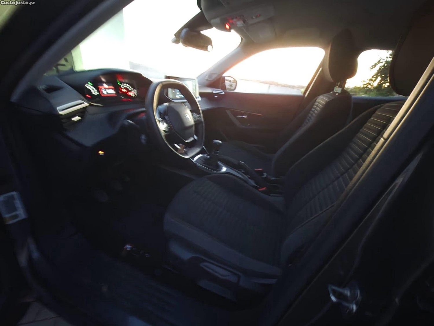 Peugeot 2008 1.2 PureTech — fotografia 4