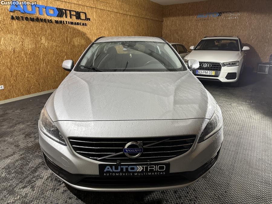 Volvo V60 1.6 D2 Momentum Eco — photo 2