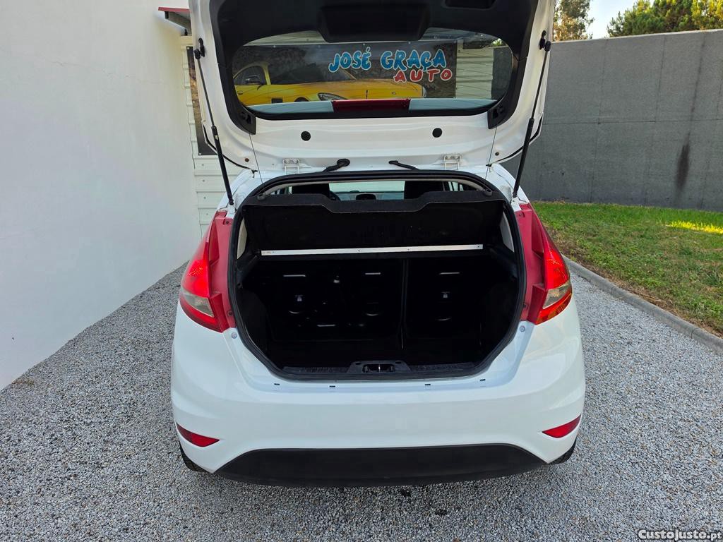 Ford Fiesta 1.4Tdci 70cv 07/2010 - 10 — photo 5