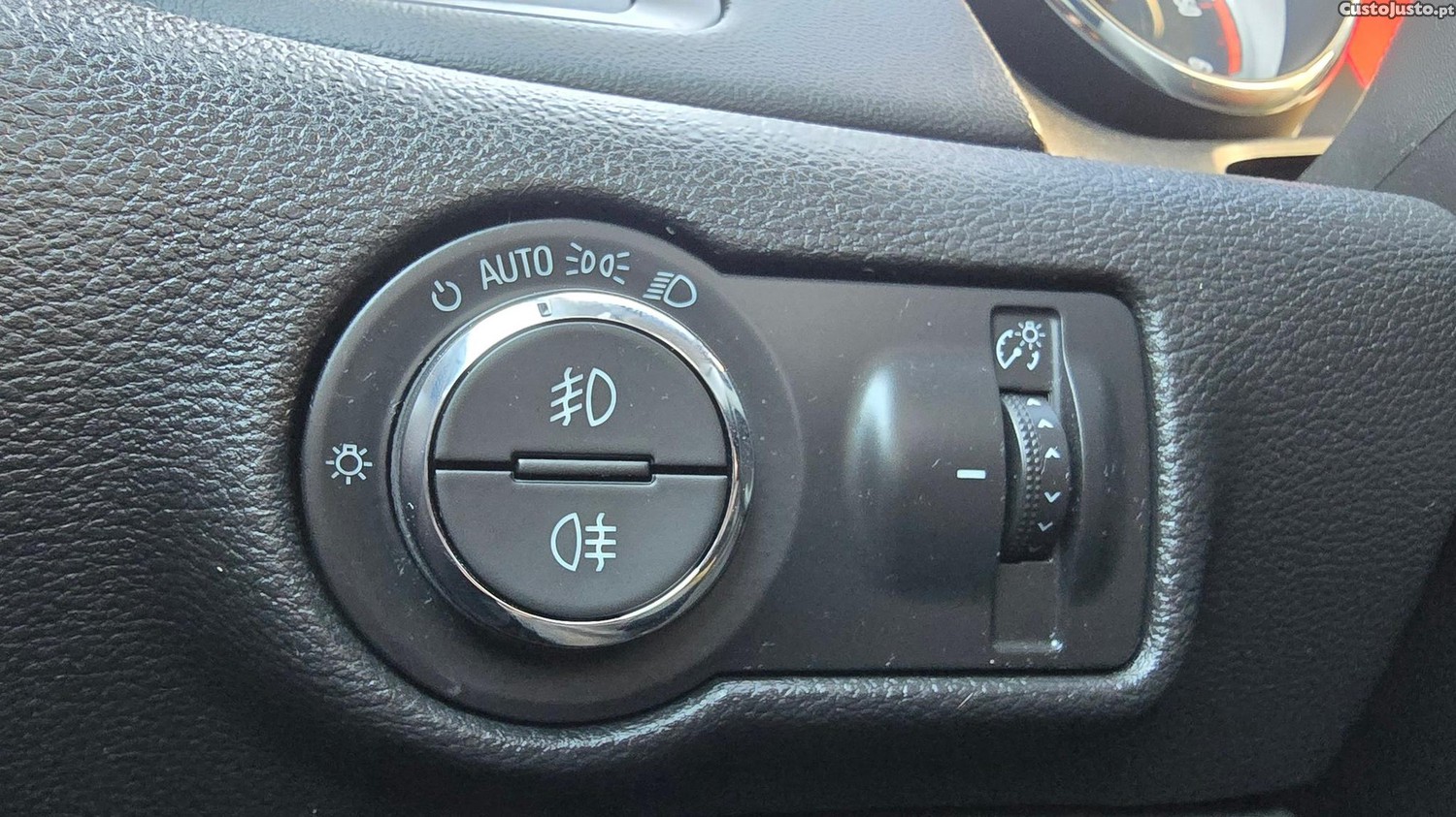 Opel Astra Sports Tourer 1.6 CDTI Ecotec Edition S/S — fotografia 20