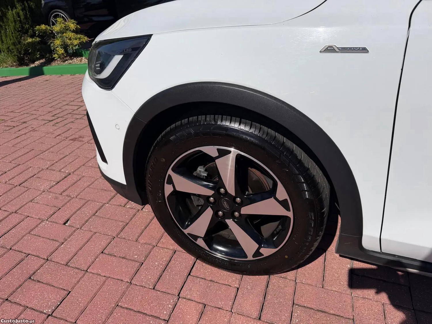 Ford Focus 1.0 EcoBoost Titanium - 23 — photo 4