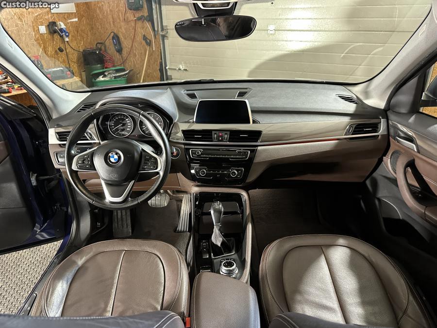 BMW X1 18 d sDrive Advantag — fotografia 6