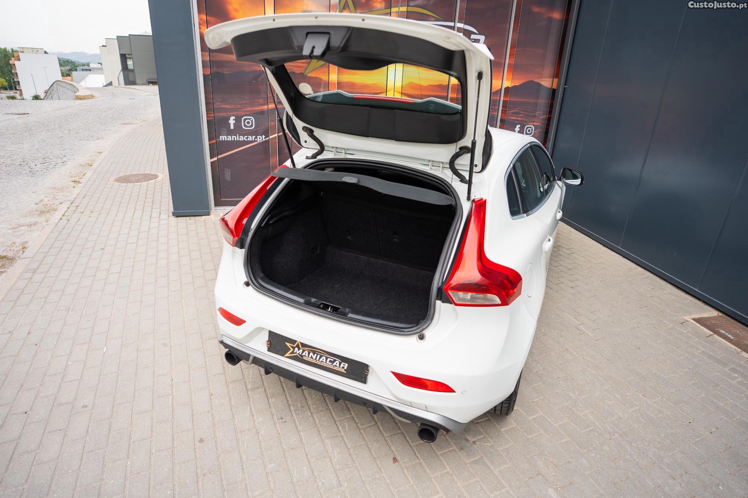 Volvo V40 D2 R Design — fotografia 15