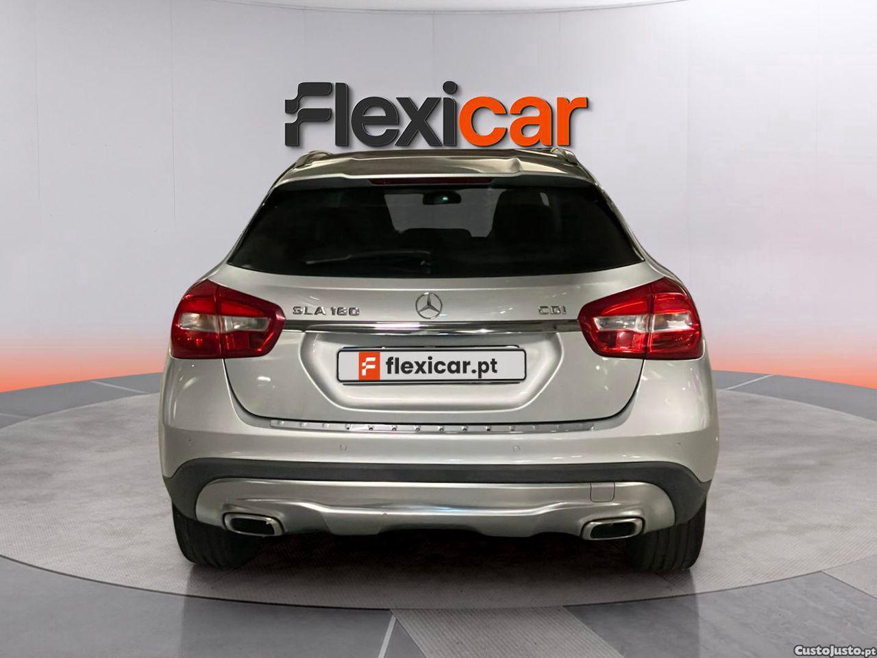 Mercedes-Benz GLA 180 CDI Urban — fotografia 15