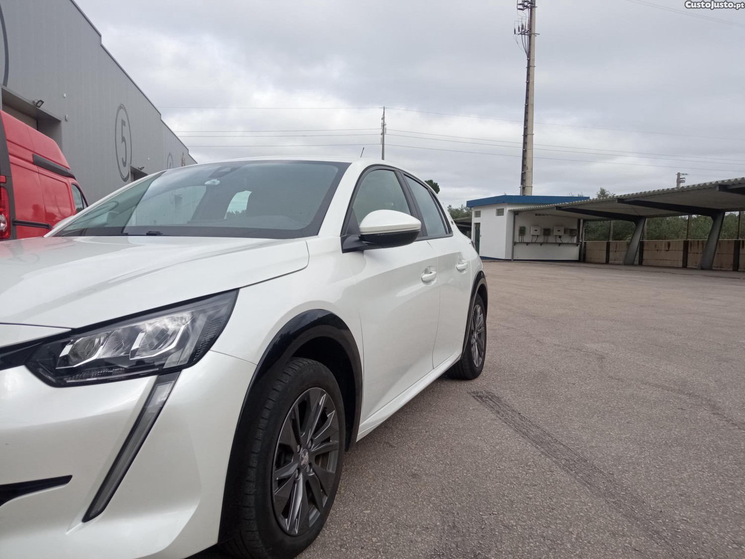Peugeot e-208 100KW — fotografia 5