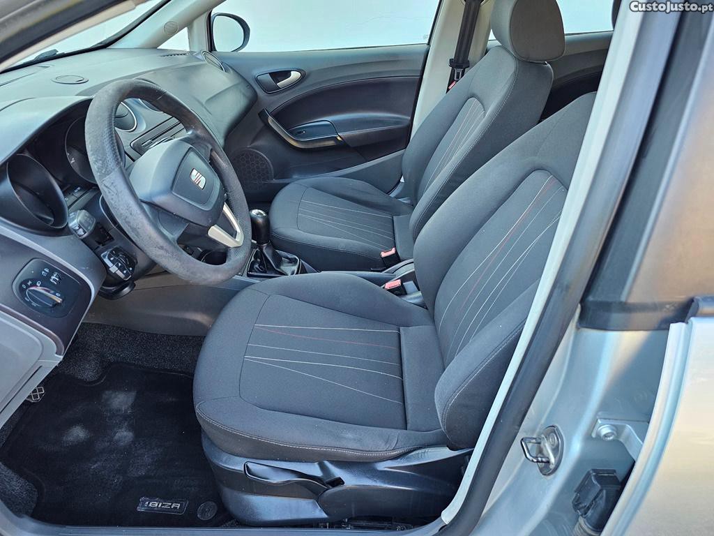 SEAT Ibiza 1.2Tdi 75cv 190.000km 07/2012 — fotografia 5